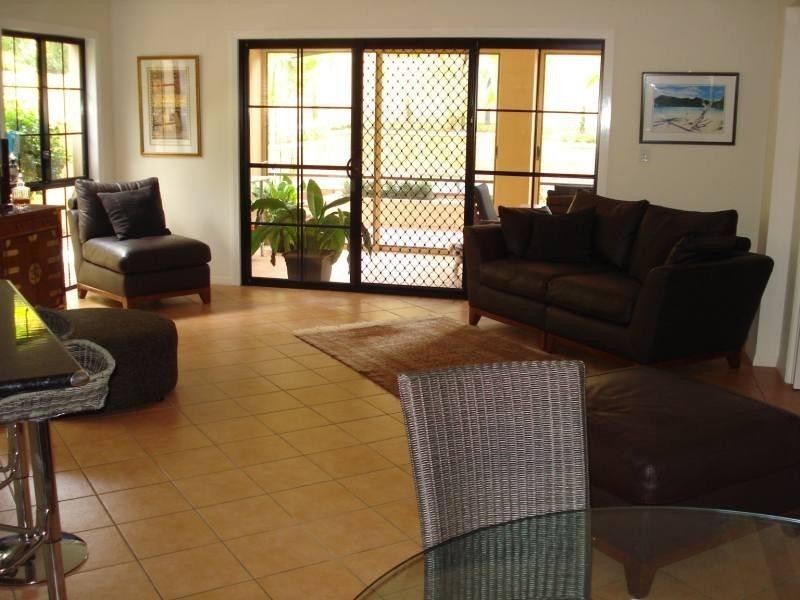 17 Nottinghill Gate Drive, Arundel QLD 4214