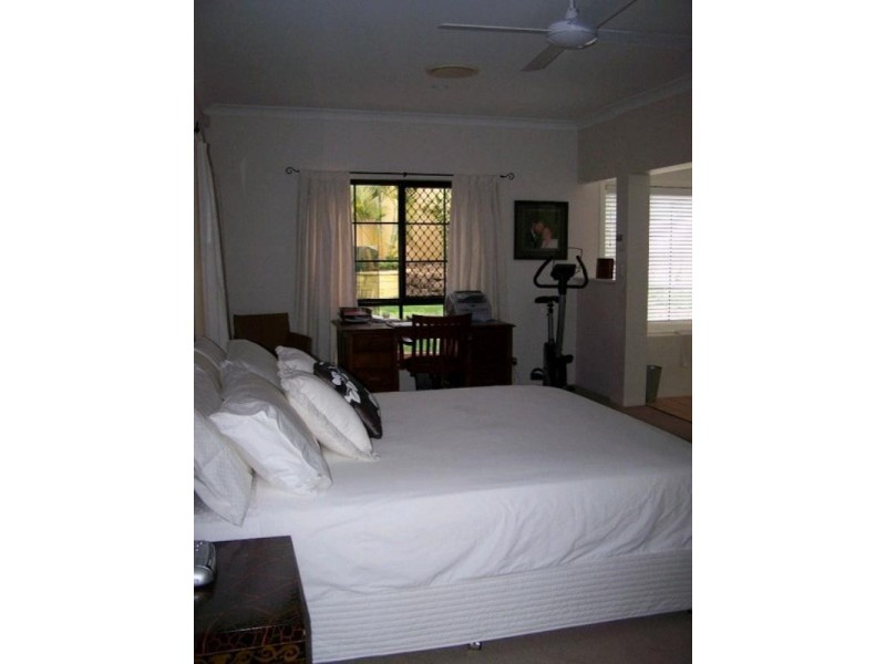 17 Nottinghill Gate Drive, Arundel QLD 4214