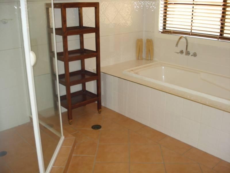 17 Nottinghill Gate Drive, Arundel QLD 4214