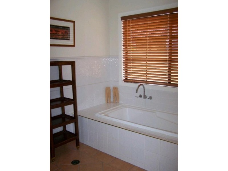 17 Nottinghill Gate Drive, Arundel QLD 4214