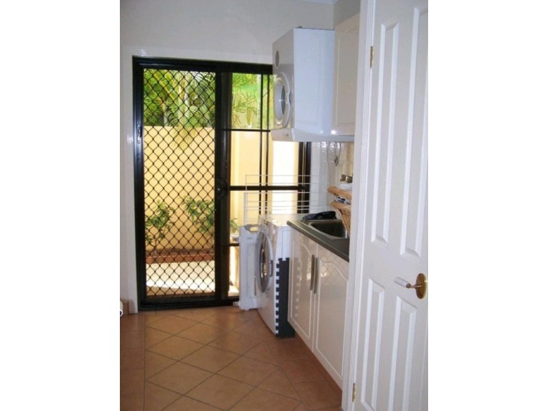 17 Nottinghill Gate Drive, Arundel QLD 4214