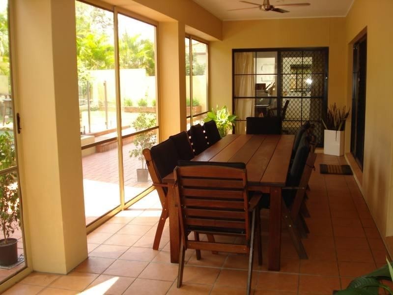 17 Nottinghill Gate Drive, Arundel QLD 4214