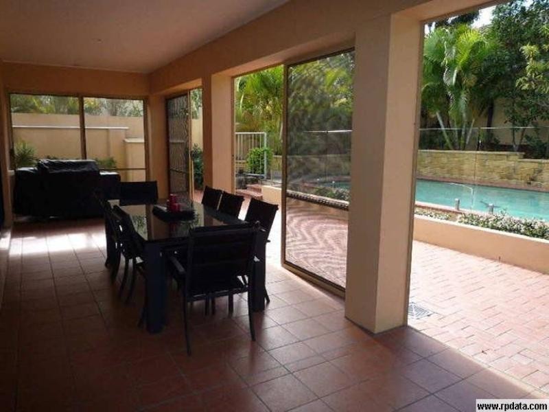 17 Nottinghill Gate Drive, Arundel QLD 4214