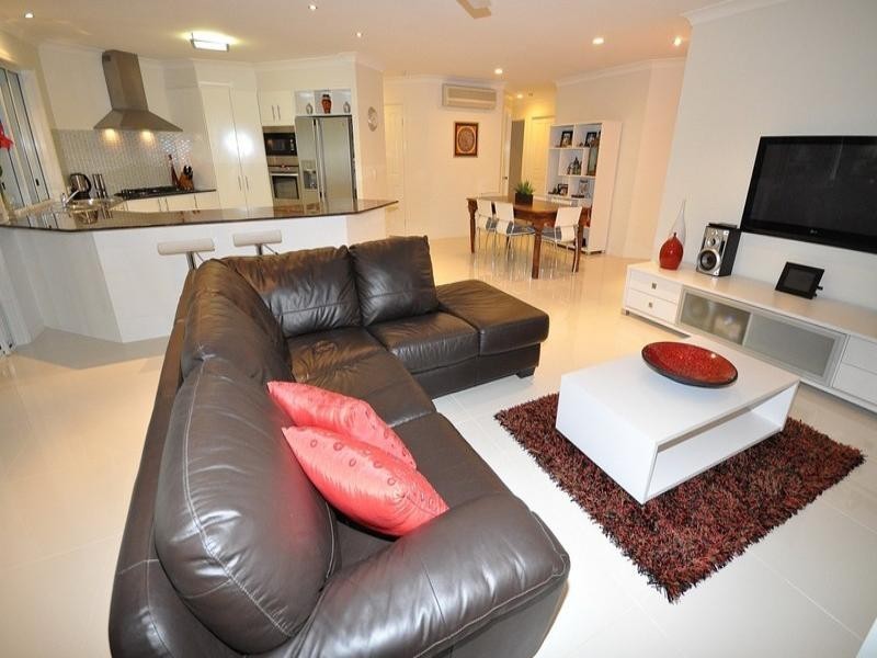 25 Fitzalan Circuit, Arundel QLD 4214