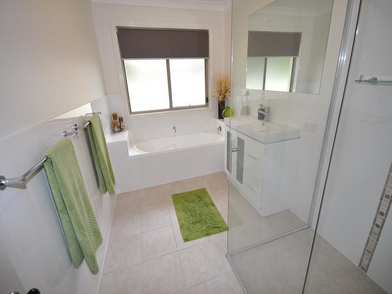 25 Fitzalan Circuit, Arundel QLD 4214