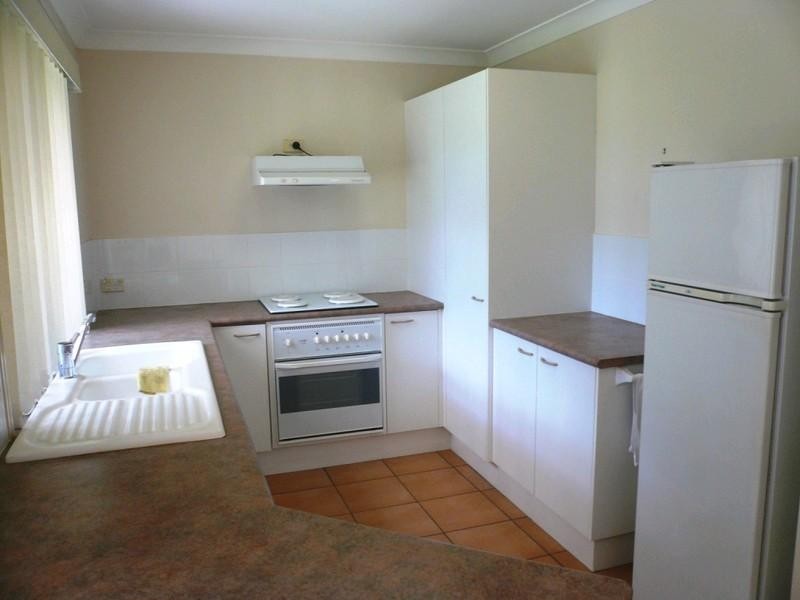 2/1 Joshua Close, Arundel QLD 4214