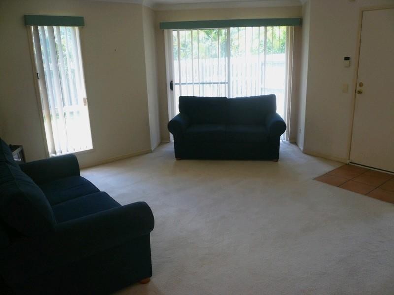 2/1 Joshua Close, Arundel QLD 4214