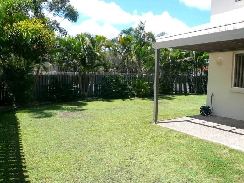 2/1 Joshua Close, Arundel QLD 4214