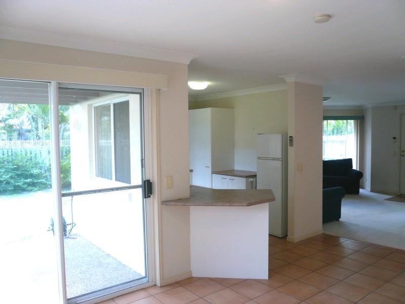 2/1 Joshua Close, Arundel QLD 4214