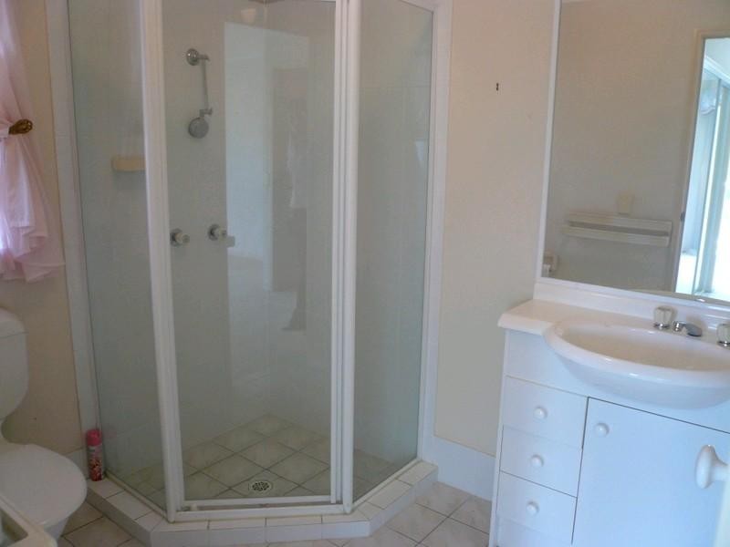 2/1 Joshua Close, Arundel QLD 4214