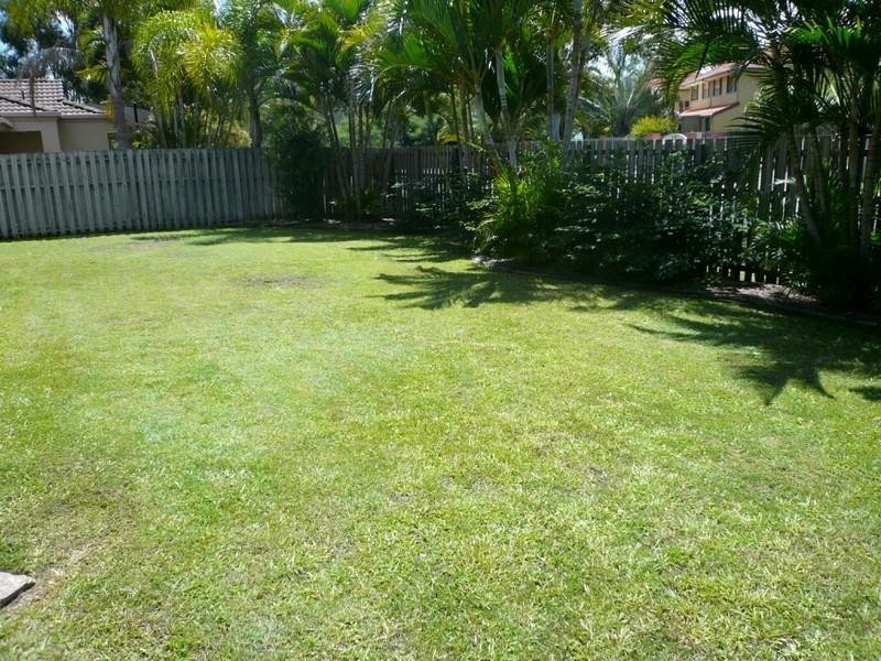 2/1 Joshua Close, Arundel QLD 4214