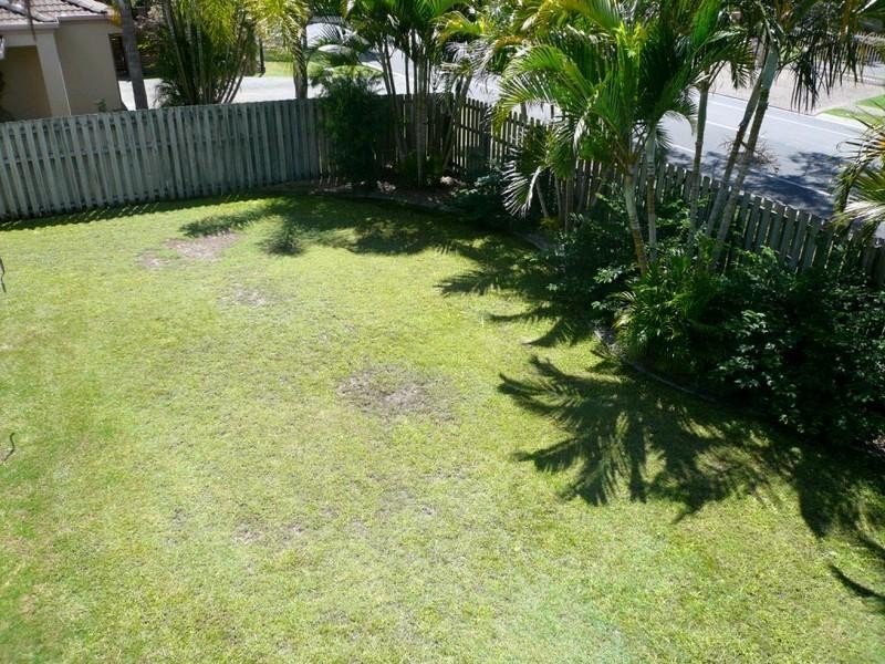 2/1 Joshua Close, Arundel QLD 4214