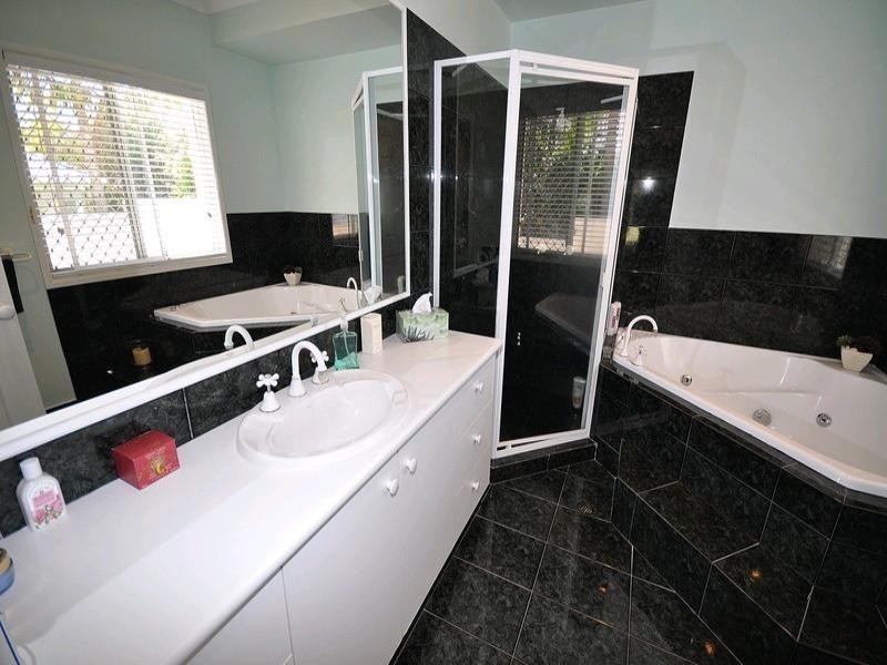 26 Pearson Close, Arundel QLD 4214