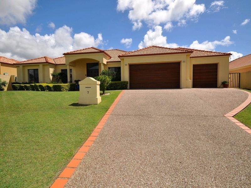 7 Oxford Place, Arundel QLD 4214