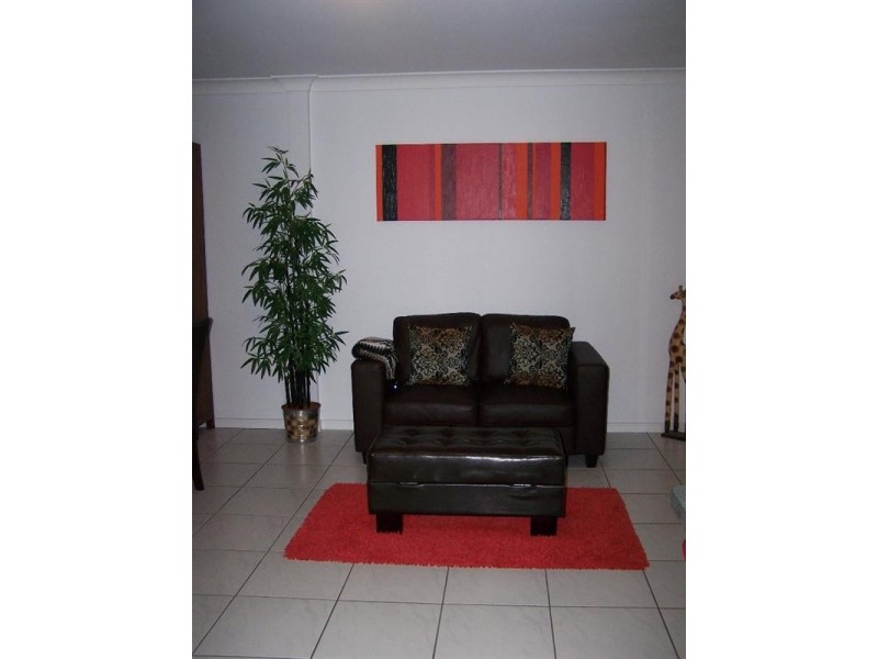 2/191 Greenacre Drive, Arundel QLD 4214