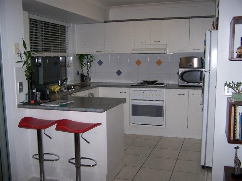 2/191 Greenacre Drive, Arundel QLD 4214