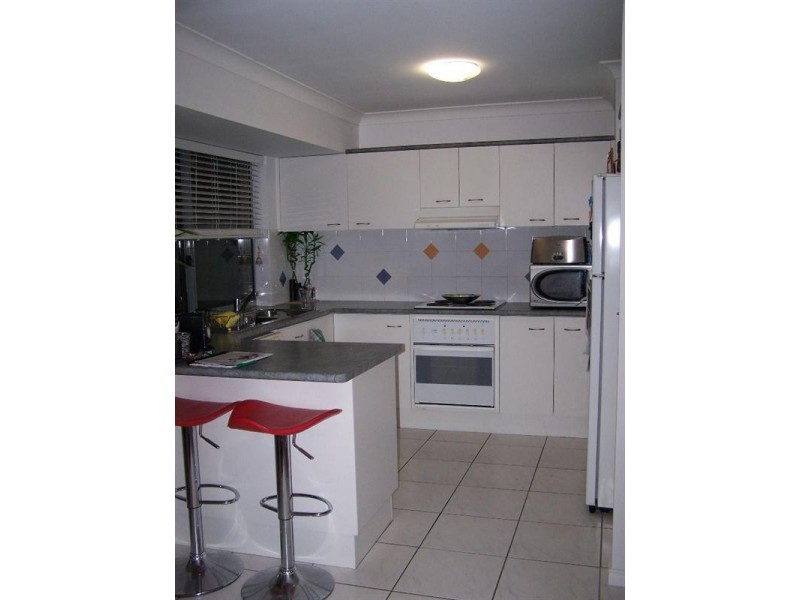 2/191 Greenacre Drive, Arundel QLD 4214