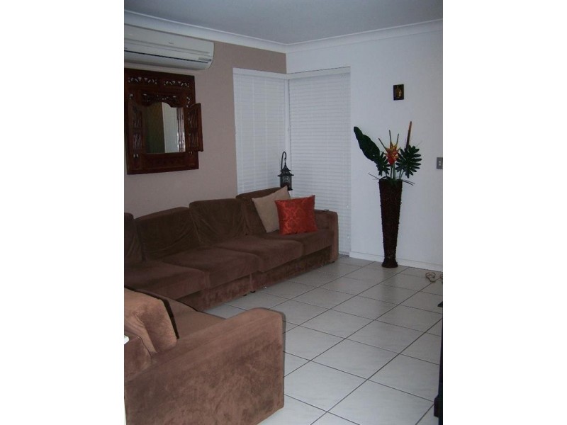 2/191 Greenacre Drive, Arundel QLD 4214