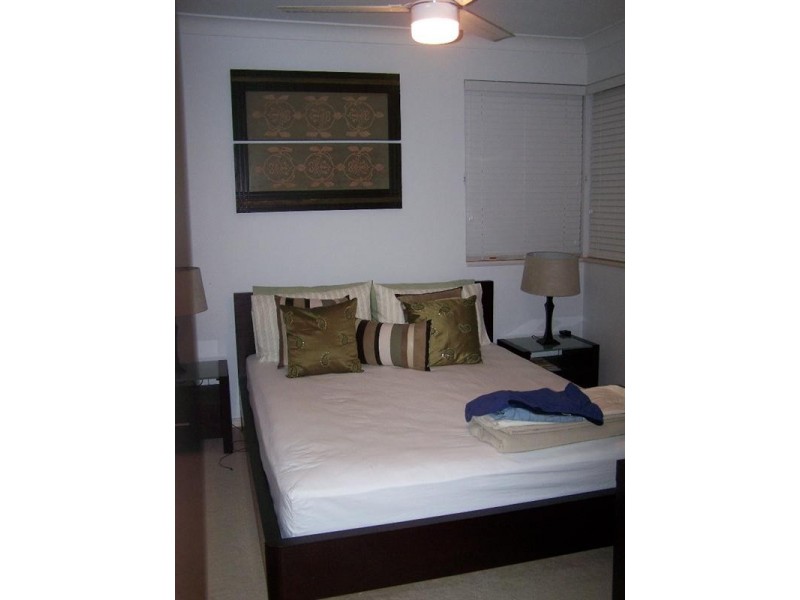 2/191 Greenacre Drive, Arundel QLD 4214