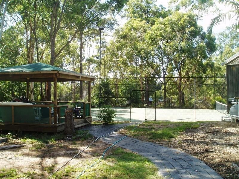 20 Woodlands Way, Parkwood QLD 4214