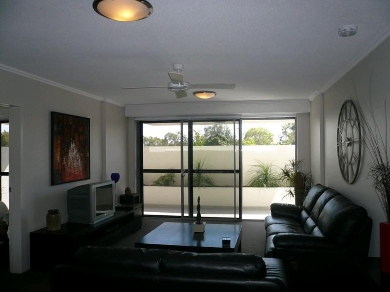 2/154 Musgrave Avenue, Southport QLD 4215