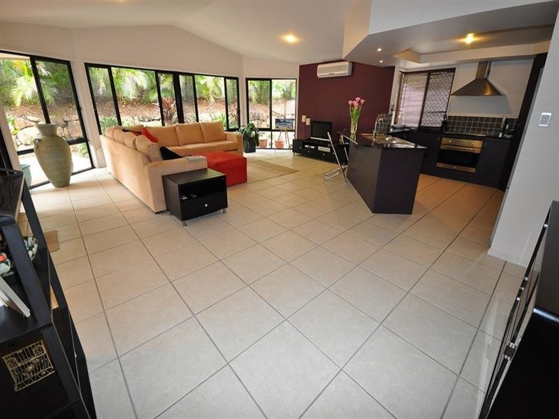 73 Arun Drive, Arundel QLD 4214
