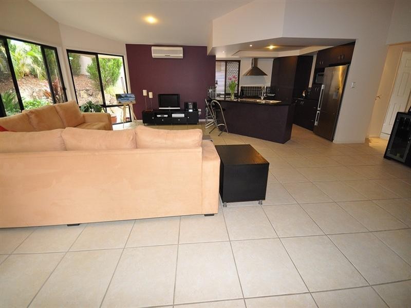73 Arun Drive, Arundel QLD 4214