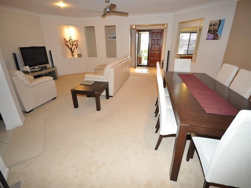 73 Arun Drive, Arundel QLD 4214