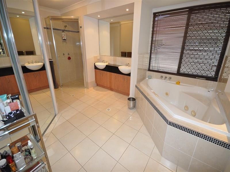 73 Arun Drive, Arundel QLD 4214