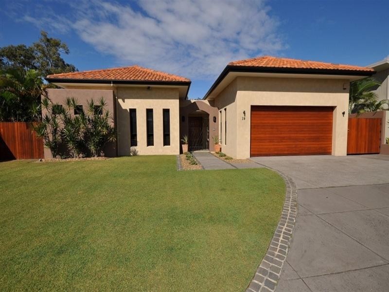 19 Torquay Place, Arundel QLD 4214