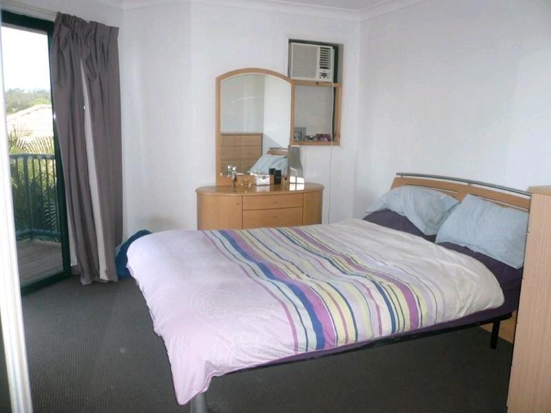 1/184A Greenacre Drive, Arundel QLD 4214