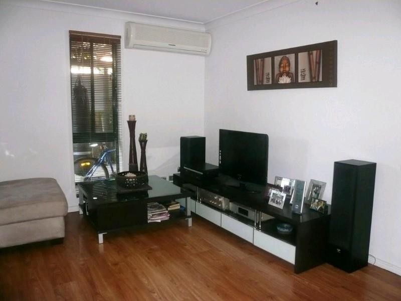 1/184A Greenacre Drive, Arundel QLD 4214