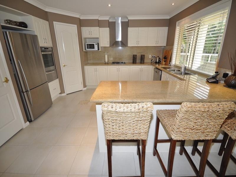 15 Blackfen Court, Arundel QLD 4214