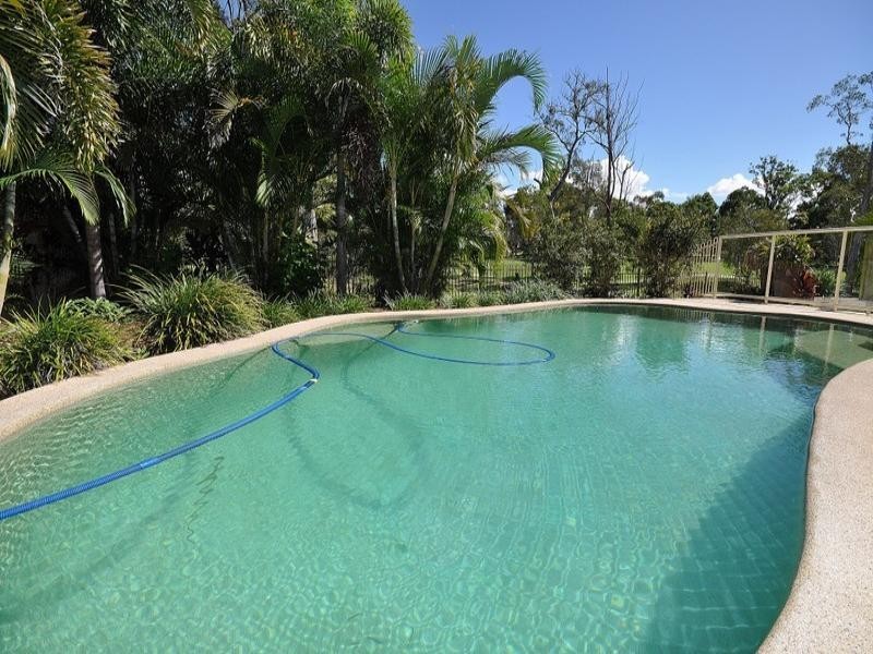 15 Blackfen Court, Arundel QLD 4214