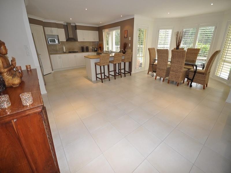 15 Blackfen Court, Arundel QLD 4214