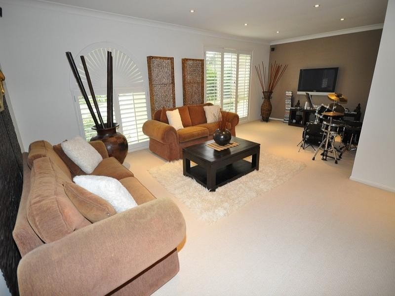 15 Blackfen Court, Arundel QLD 4214