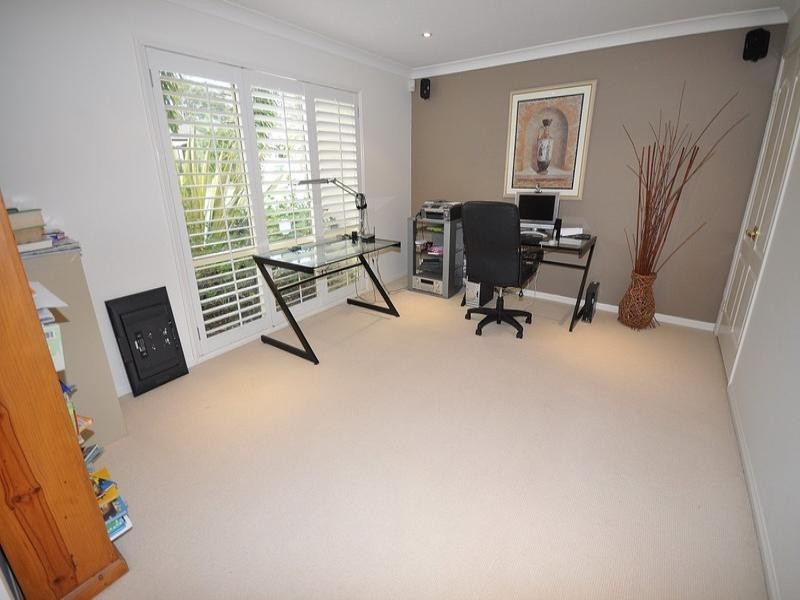 15 Blackfen Court, Arundel QLD 4214