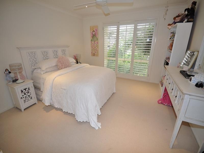 15 Blackfen Court, Arundel QLD 4214