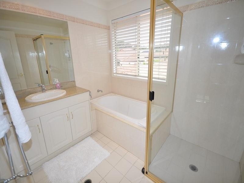 15 Blackfen Court, Arundel QLD 4214