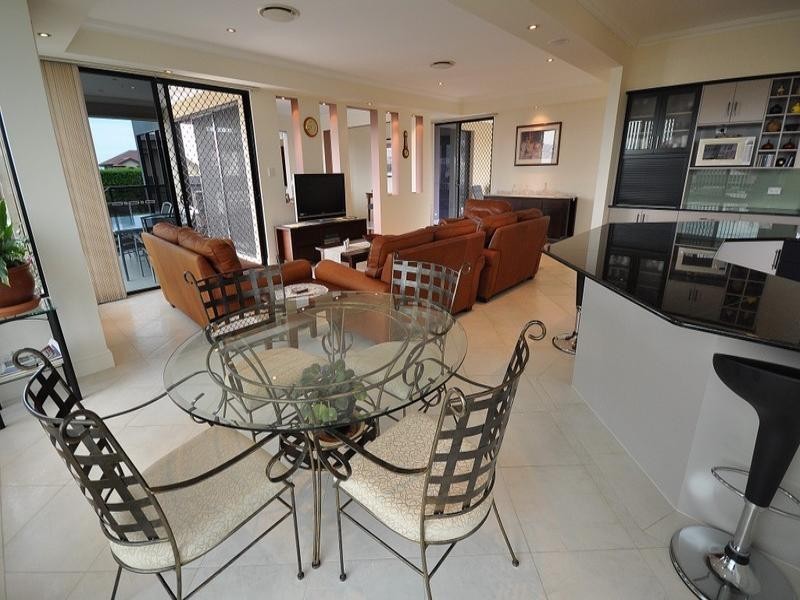 3 Zenith Crescent, Pacific Pines QLD 4211