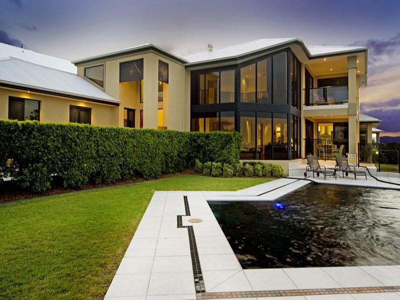 3 Zenith Crescent, Pacific Pines QLD 4211