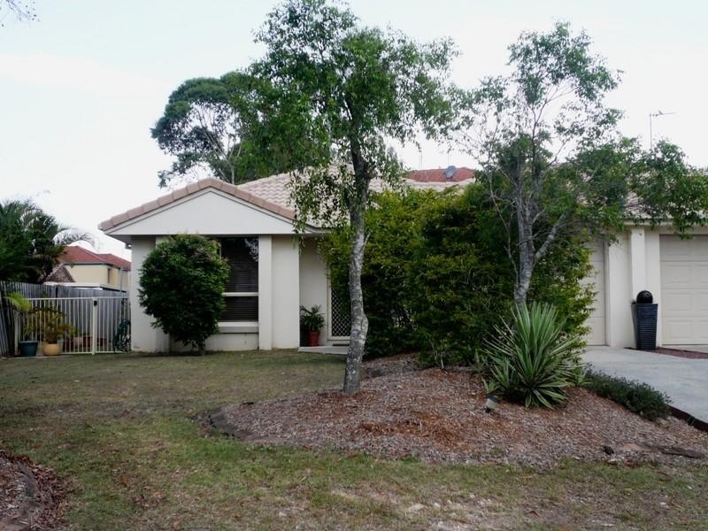 1/4 Joshua Close, Arundel QLD 4214