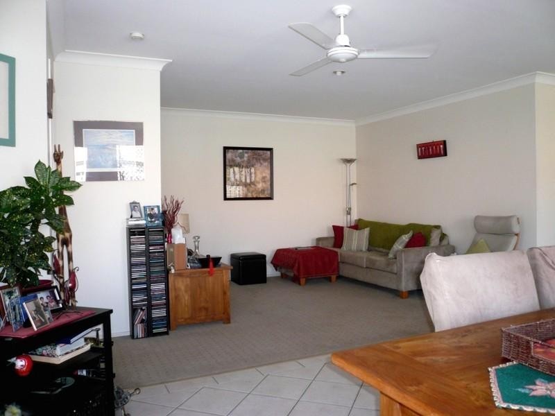 1/4 Joshua Close, Arundel QLD 4214