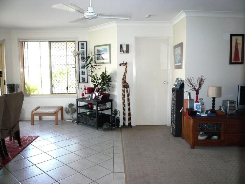 1/4 Joshua Close, Arundel QLD 4214