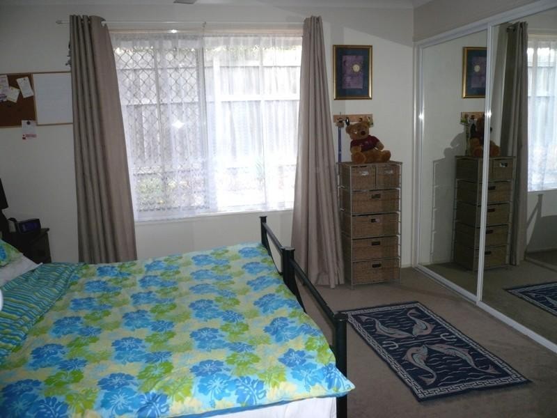 1/4 Joshua Close, Arundel QLD 4214