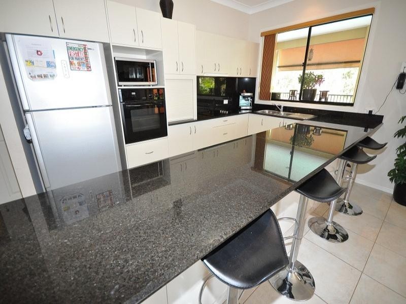 11 Leeds Close, Arundel QLD 4214