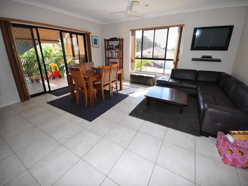 11 Leeds Close, Arundel QLD 4214