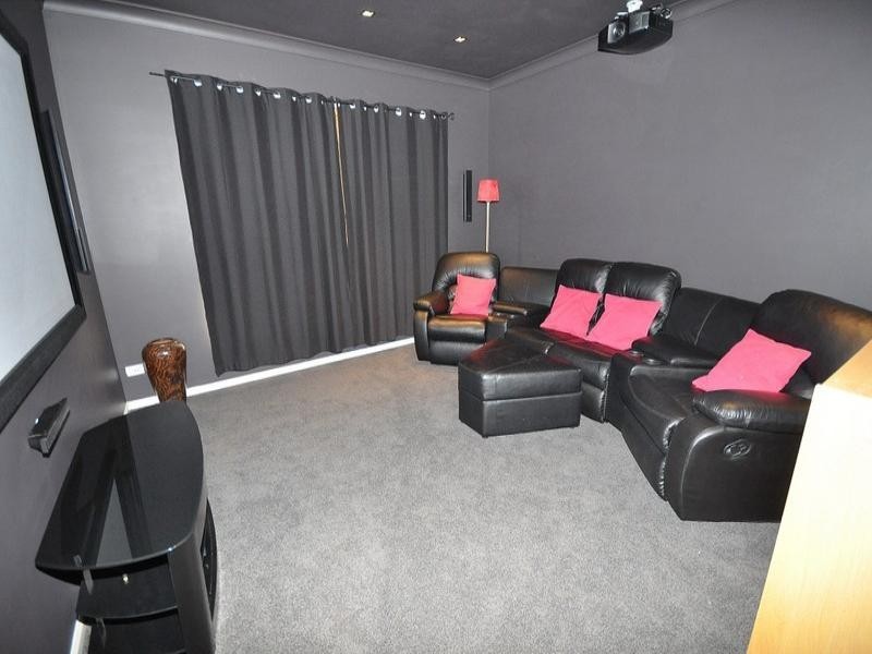 11 Leeds Close, Arundel QLD 4214