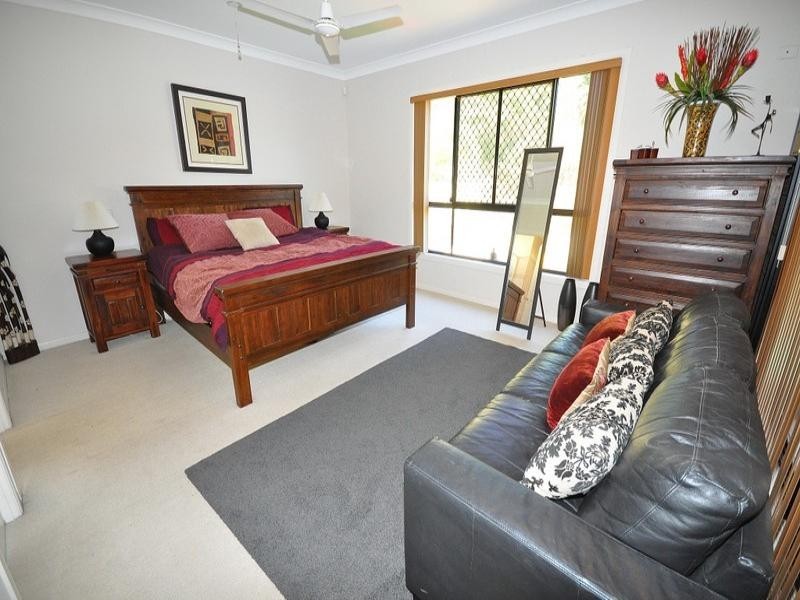 11 Leeds Close, Arundel QLD 4214