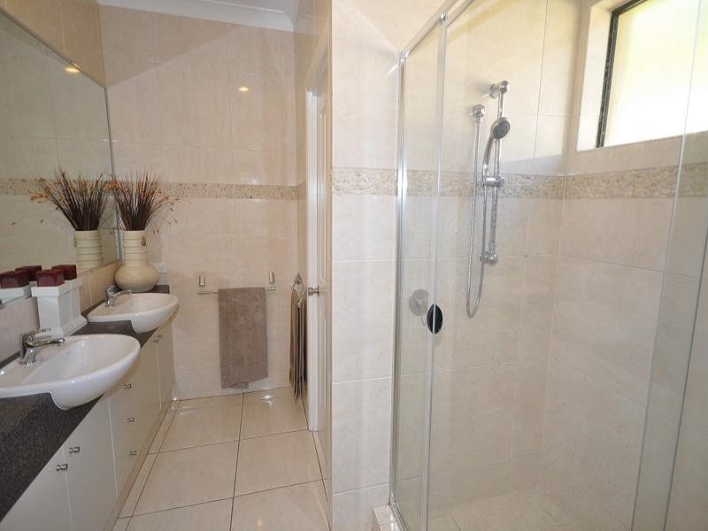 11 Leeds Close, Arundel QLD 4214